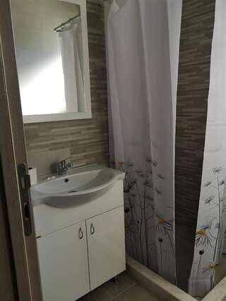 Гостевой дом Spasic Apartments Сутоморе Номер с кроватью размера «queen-size»-4